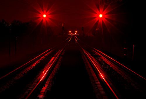 Treinspoor in de nacht