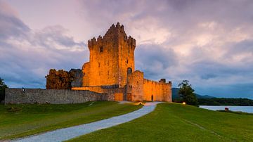 Zonsondergang bij Ross Castle, Killarney, Ierland