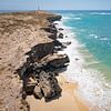 Felsen und Strand von Santa Mónica in Boa Vista von Bernardine de Laat