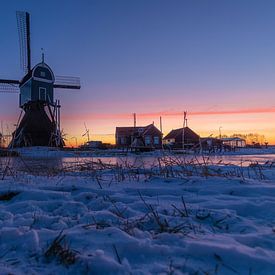 Snowy, icy polder, just before sunrise by Stephan Neven