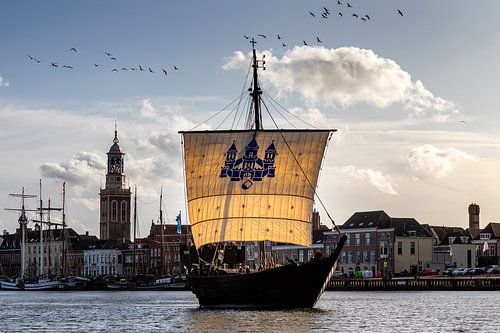 Kogge vor der IJsselmeerfront von Kampen