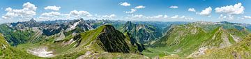 Panoramablick über die Allgäuer Alpen, Höfats, Nebelhorn, Hinterstein von Leo Schindzielorz