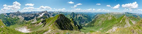 Panoramisch uitzicht over de Allgäuer Alpen, Höfats, Nebelhorn, Hinterstein