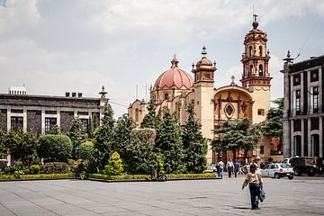 kerk en plein in Toluca Mexico