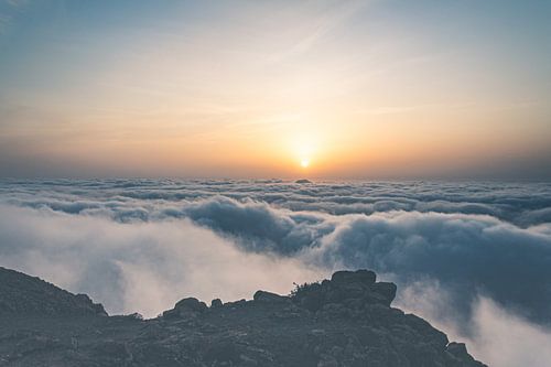 Coucher de soleil au-dessus des nuages | Paysage | Photographie de voyage