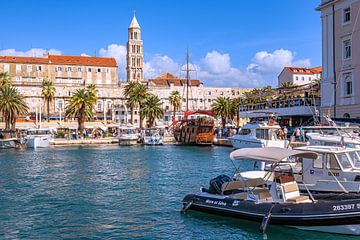 Kroatië : Uitzicht op de haven van Split van Photoart-Naegele