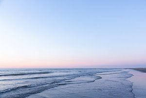 Meereslandschaft von Ameland bei Sonnenuntergang, weiche Pastelltöne von Karijn | Fine art Natuur en Reis Fotografie