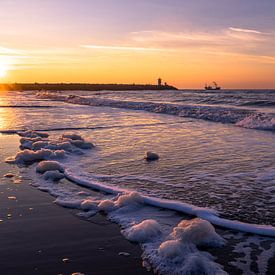 Coucher de soleil dans le surf de Scheveningen sur Chez Michel