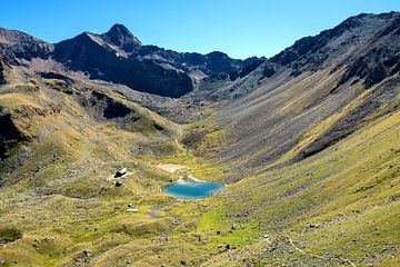 Bergmeertje in de Italiaanse Alpen in de buurt van Aosta.