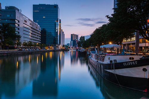 Scheepmakershaven Rotterdam in het blauwe uur