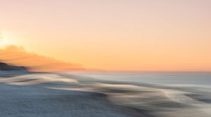 Abstrakte Langzeitbelichtung am Strand von Møn in Dänemark bei Sonnenuntergang - Natur- und Reisefotografie