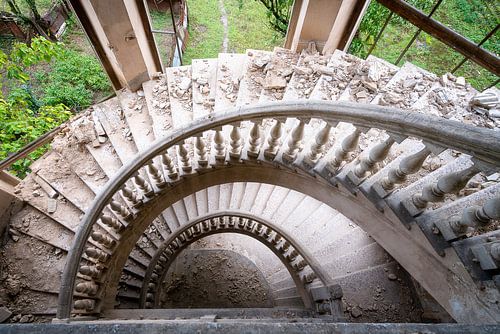 Escalier en béton abandonné.