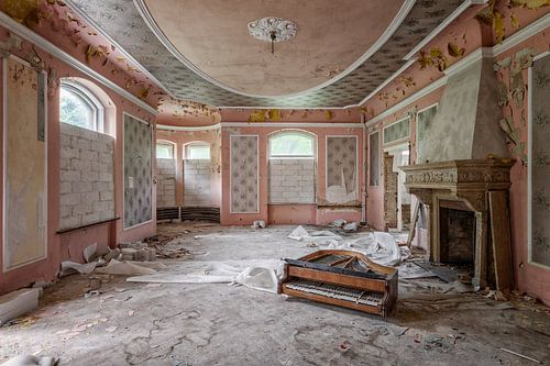 Piano in een verlaten plaats