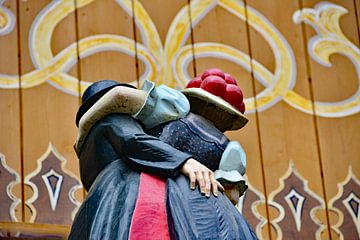 Black Forest couple made of wood