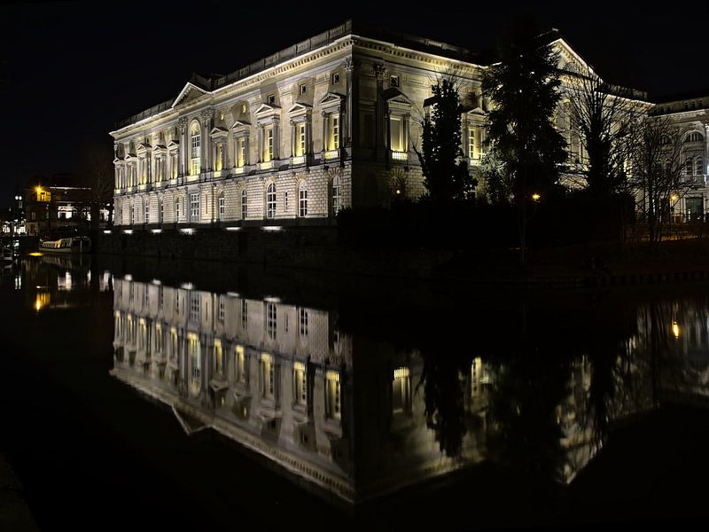 Altes Gerichtsgebäude in Gent bei Nacht von Kristof Lauwers