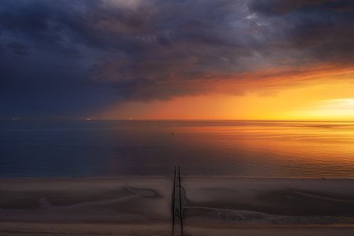 Sky full of colour on the coast by Thom Brouwer