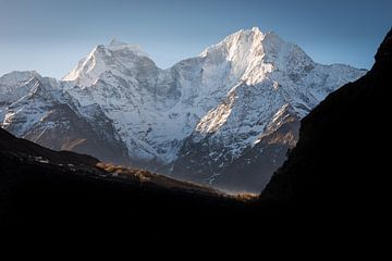 Premiers rayons du soleil Himalaya sur Felix Kammerlander