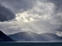 Zonnestralen over het landschap