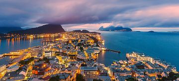 Zonsondergang, Alesund, Noorwegen van Henk Meijer Photography