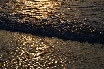 Little Wave by Corinna Vollertsen