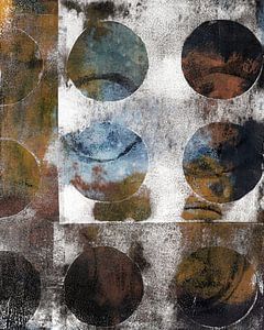Abstracte compositie met cirkels. Aardse kleuren, blauw en wit van Dina Dankers