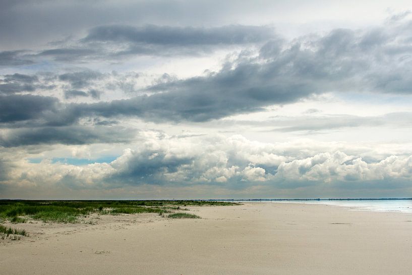 Strand en Wolken van Karijn | Fine art Natuur en Reis Fotografie