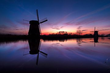 Réflexion du moulin à vent au coucher du soleil 3 sur Marc Hollenberg