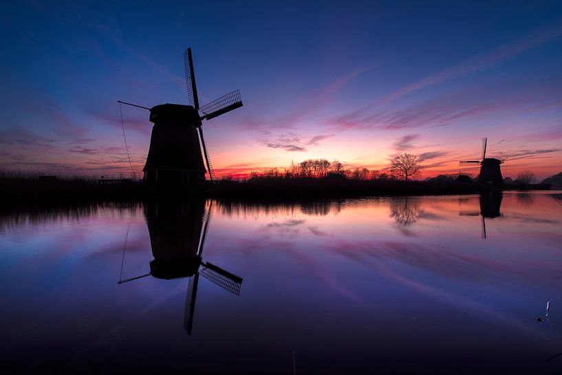 Réflexion du moulin à vent au coucher du soleil 3 par Marc Hollenberg