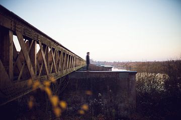 Brunnenbrücke einsam von Merijn Geurts