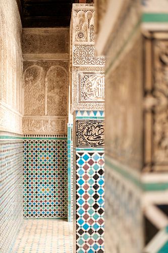 Mozaïek in een koranschool in de medina van Fez, Marokko
