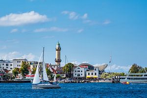 Blick auf den Leuchtturm von Warnemünde