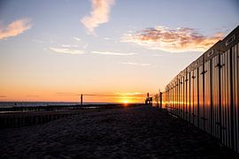 photo de plage avec lamisons de la plage sur Manon van Bochove