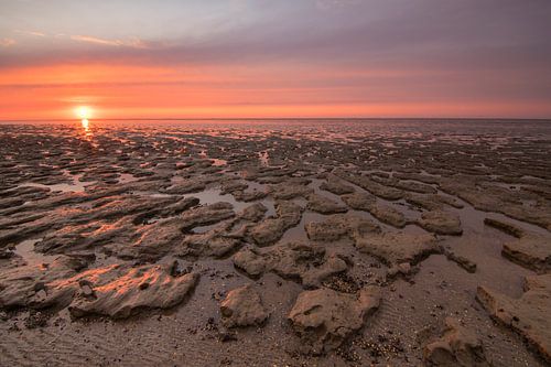 Moddergat Friesland bij zonsondergang