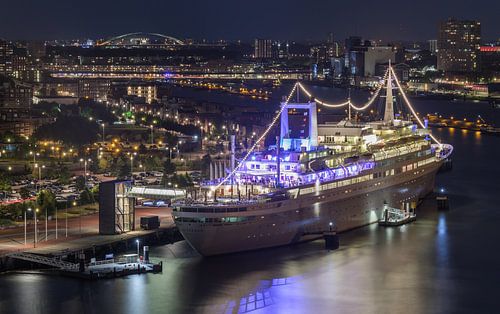 Het cruiseschip ss Rotterdam in Rotterdam Katendrecht