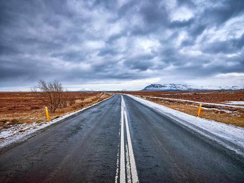 Ijsland Empty Roads van Jacques Yasemin