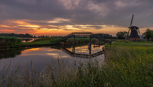 De Boezemvriend bij zonsondergang.