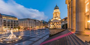 Gendarmenmarkt in Berlin am Abend