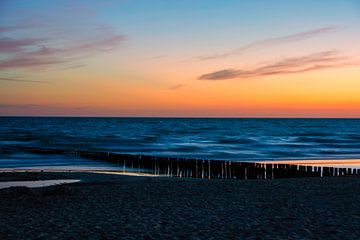 Ondergaande zon aan de Zeeuwe kust van Roland de Zeeuw fotografie