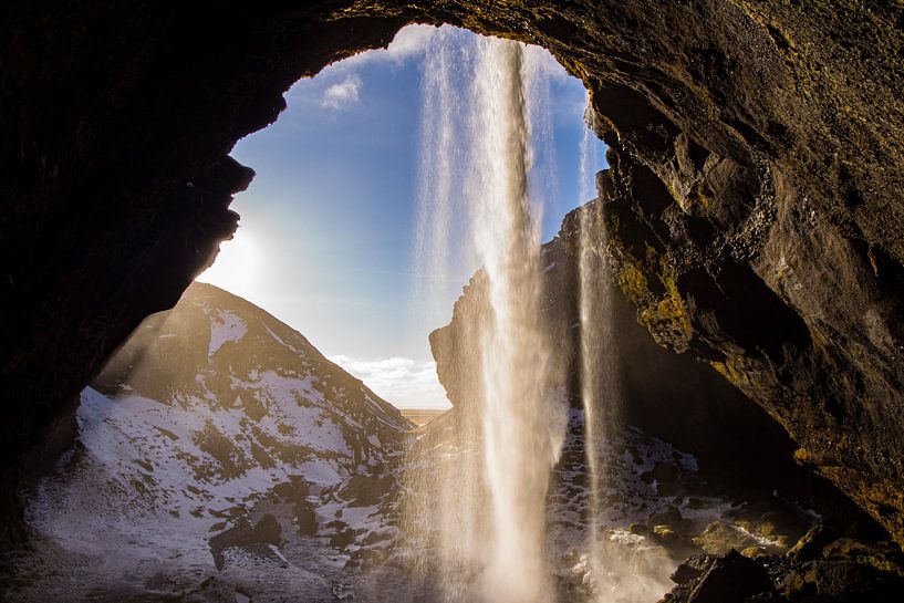 Isländischer Wasserfall von Leon Eikenaar