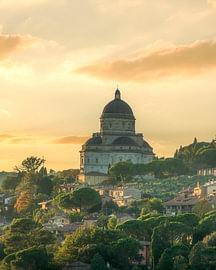Tempel Santa Maria della Consolazione bei Sonnenuntergang, Todi, Umbrien von Stefano Orazzini