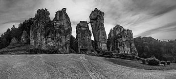 Externsteine Panorama Schwarzweiss