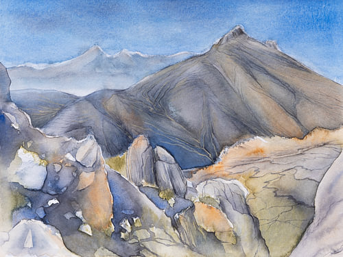 Berglandschaft mit hoch aufragenden Gipfeln