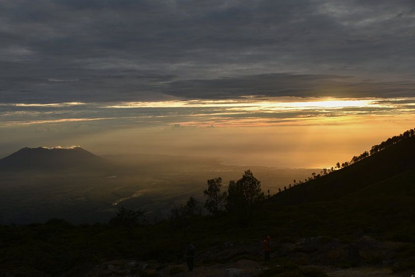 Lever de soleil sur le volcan Ijen par Ilona Broer