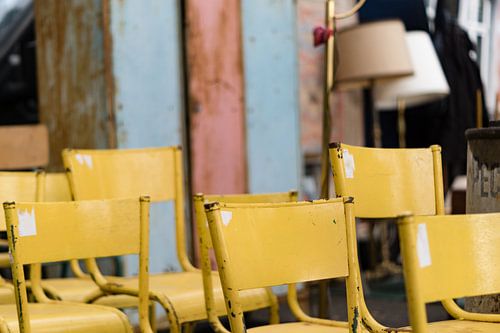 Gelbe Stühle