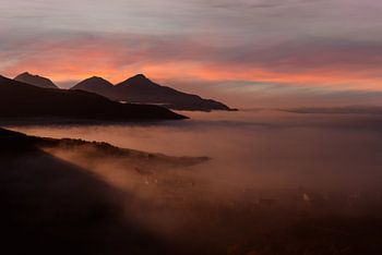 Nebliger Sonnenaufgang