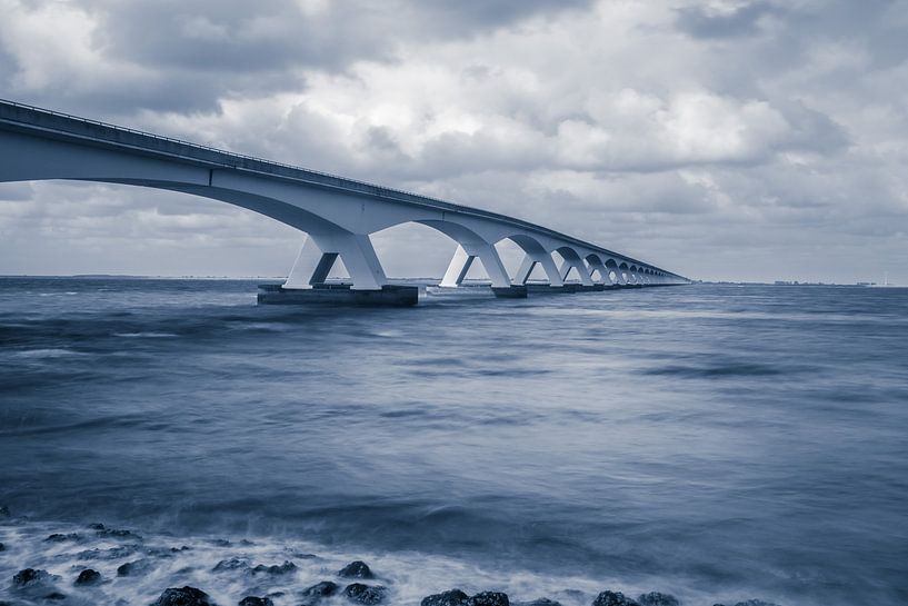 De tot de verbeelding sprekende Zeelandbrug van Gerry van Roosmalen