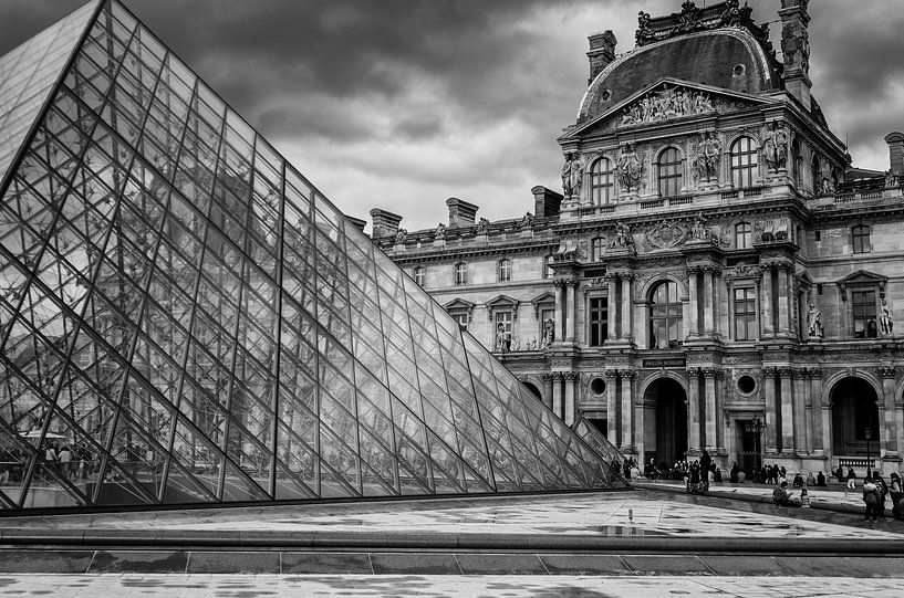 Ein Blick auf den Louvre - Paris von Michael Bollen