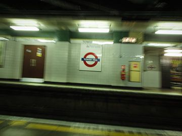 Tower Hill  - London Tube Station van Ruth Klapproth