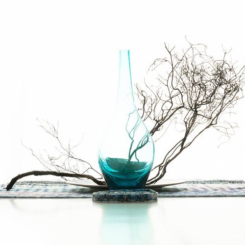 Nature morte. Japandi. Touche de bleu