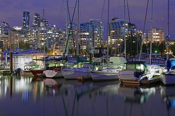 Aussicht auf Vancouver Downtown bei Nacht